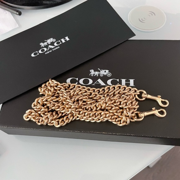 Brand new coach hand bag with chain strap - Picture 6 of 8